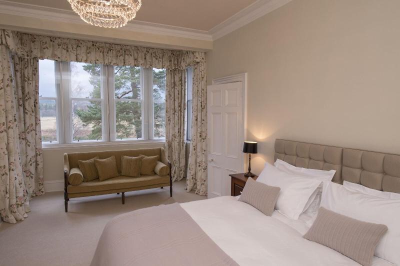 Lys-Na-Greyne Bed & Breakfast Aboyne Eksteriør bilde
